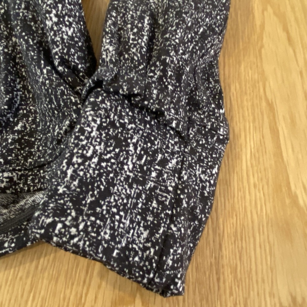Lululemon Extra Mile Long Sleeve Running Luon Suited Jacquard Black White Size 8 - Picture 9 of 14